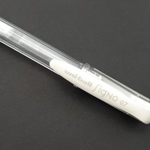 خودکار سفید یونی بال سیگنو Signo نوک 0.7 میلی متر مدل UM-100(07)