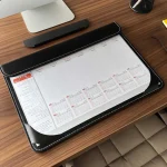 تقویم زیردستی منشی سال 1405 چرم ساده